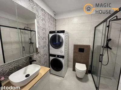 Toilettes; carrelage, rénové, lumière naturelle