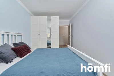 Ložnice; přirozené světlo, dřevěné trámy