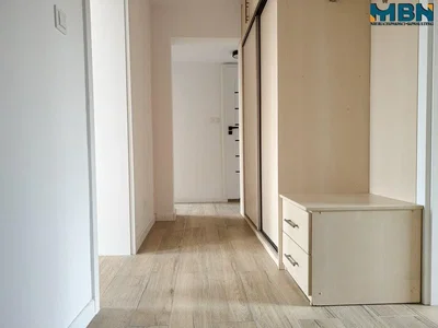 Vestiaire; parquet, lumière naturelle