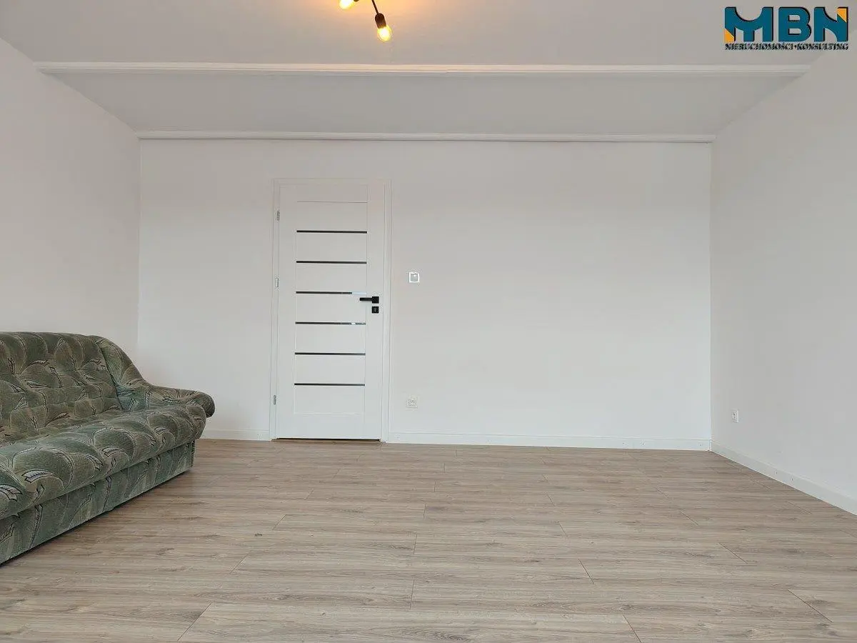 Salon; parquet, lumière naturelle