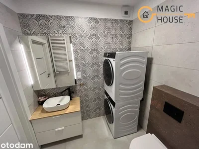 Toilettes; carrelage, poutres en bois, rénové, lumière naturelle