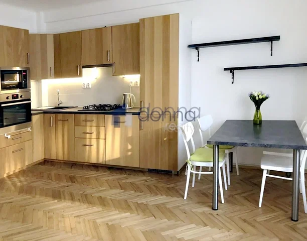 Kitchen; kitchen appliances, wood floor, natural light