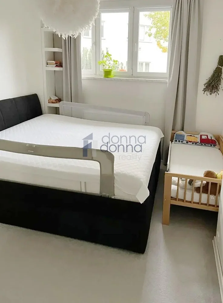 Schlafzimmer; tageslicht, holzboden