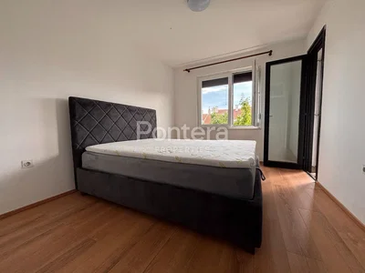 Chambre; parquet, lumière naturelle