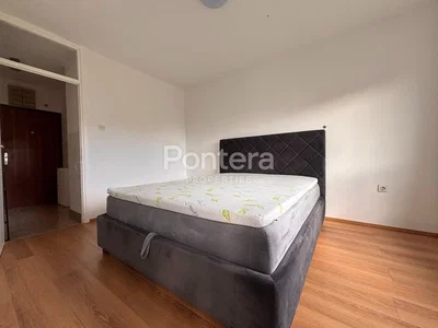 Chambre; parquet, lumière naturelle