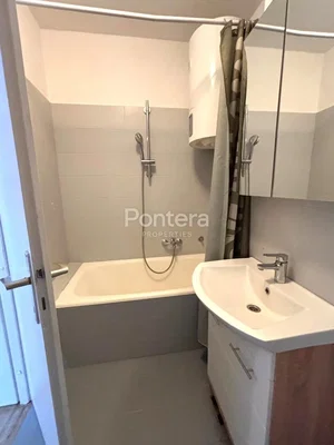 Salle de bain; carrelage, chauffe-eau