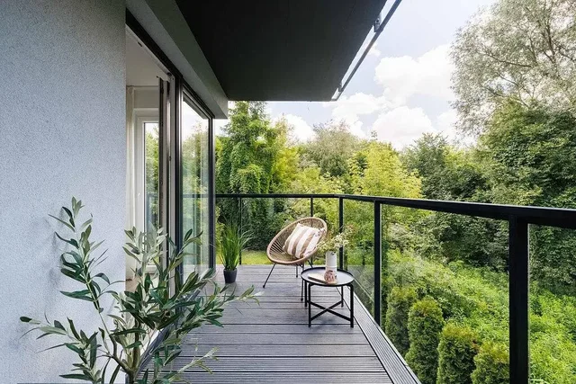 Balkon; přirozené světlo, výhled