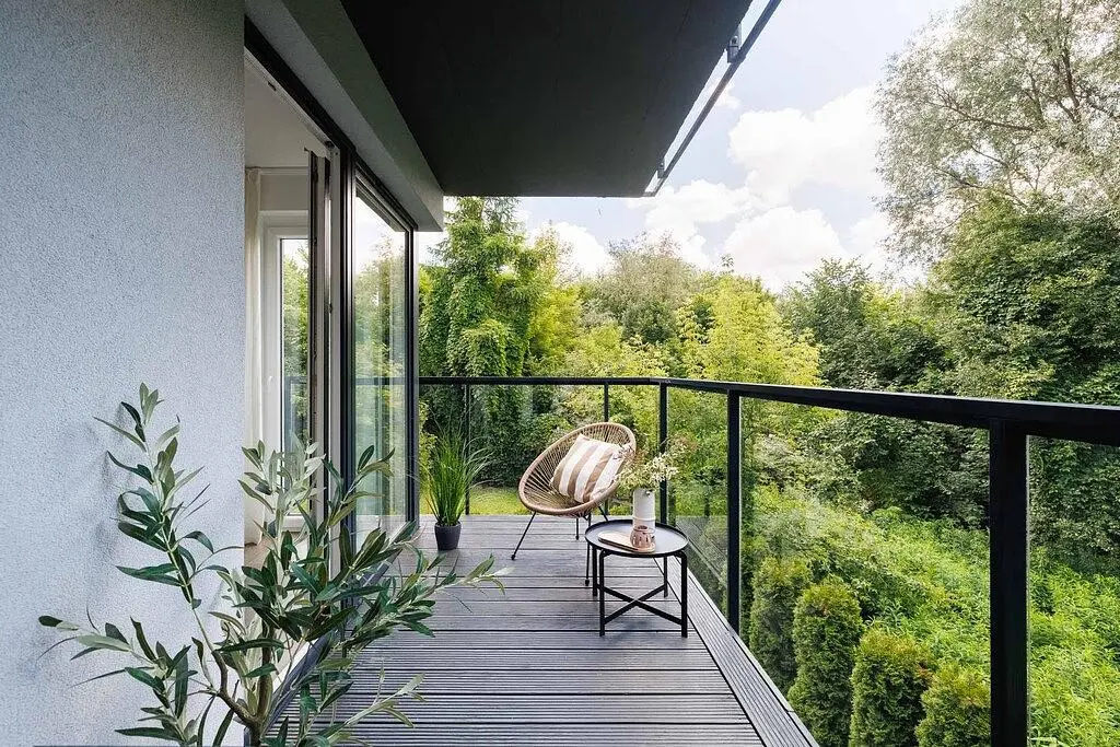 Balcone; luce naturale, vista