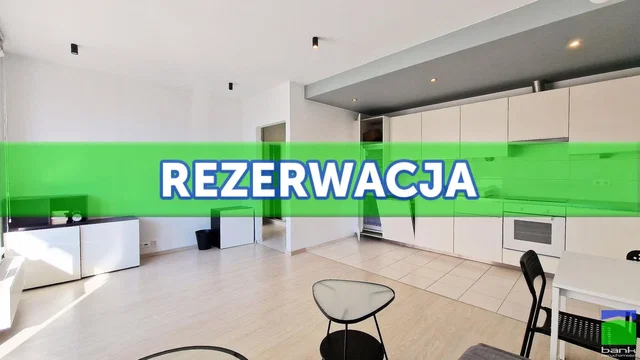 Dnevna soba; kuhinjski aparati, naravna svetloba, talne ploščice