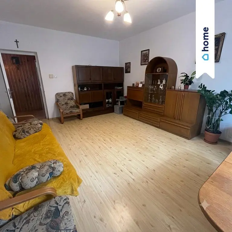 Dnevna soba; drveni pod, prirodno svjetlo