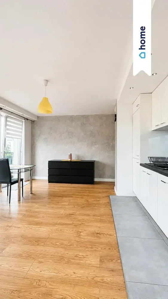 Küche; küchengeräte, holzboden, fliesenboden, tageslicht