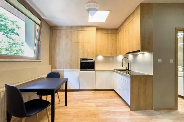 Cocina; electrodomésticos, luz natural, estilo moderno