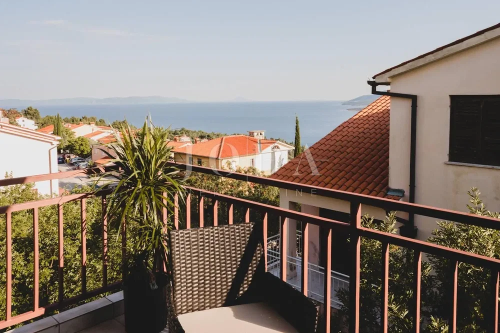 Balcony; view, natural light
