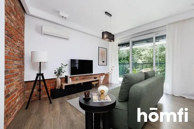 Soggiorno; vista, pavimento in legno, luce naturale, stile moderno