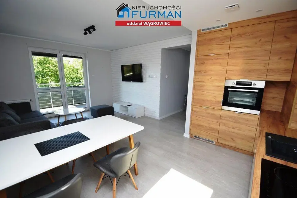 Kitchen; kitchen appliances, natural light, modern style