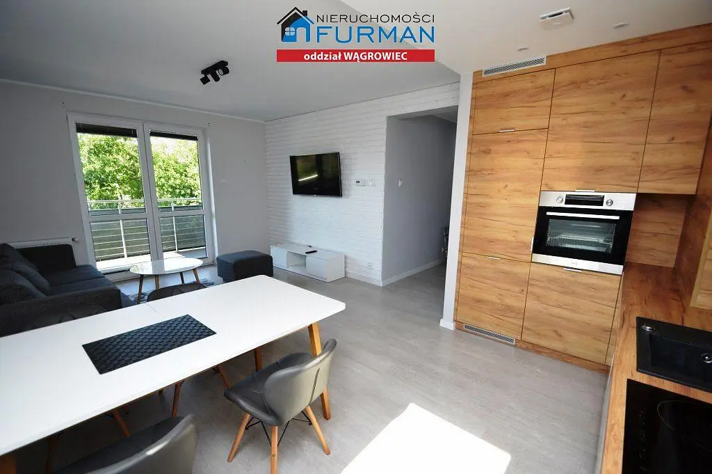 Kitchen; kitchen appliances, natural light, modern style