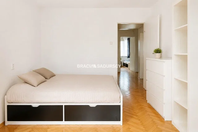 Bedroom; wood floor, natural light