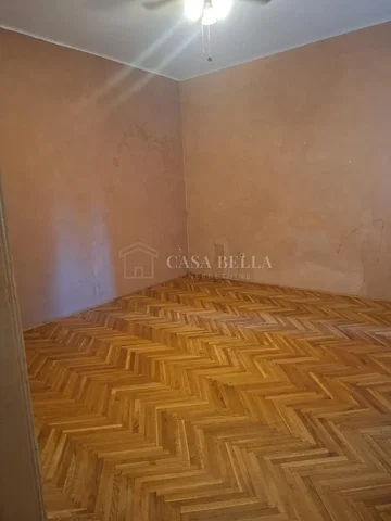 Sonstiges; holzboden, renovierungsbedürftig, tageslicht