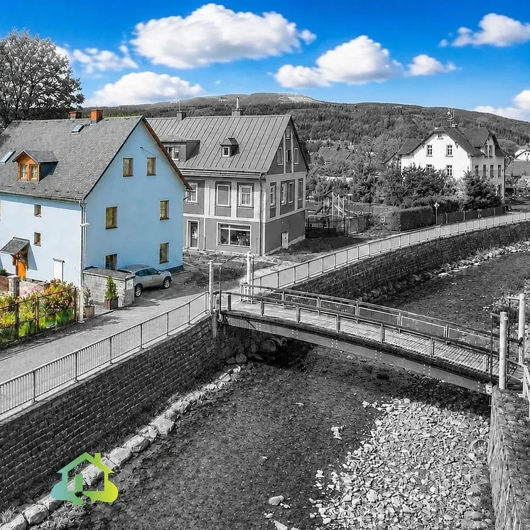 House and surroundings; view, natural light