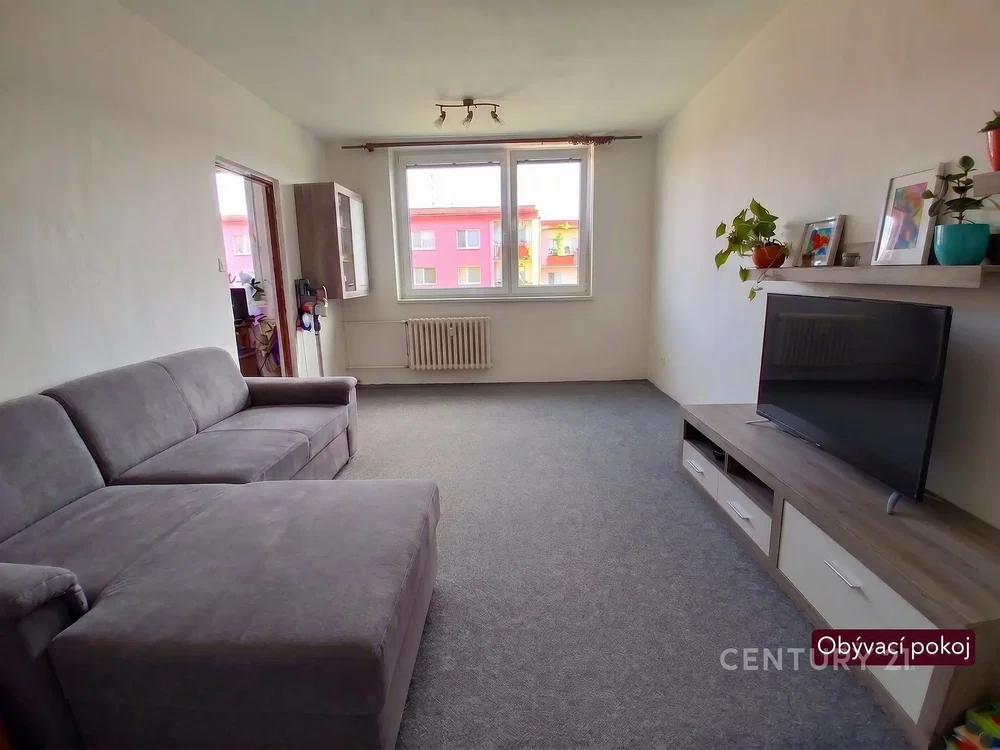 Salon; lumière naturelle, carrelage