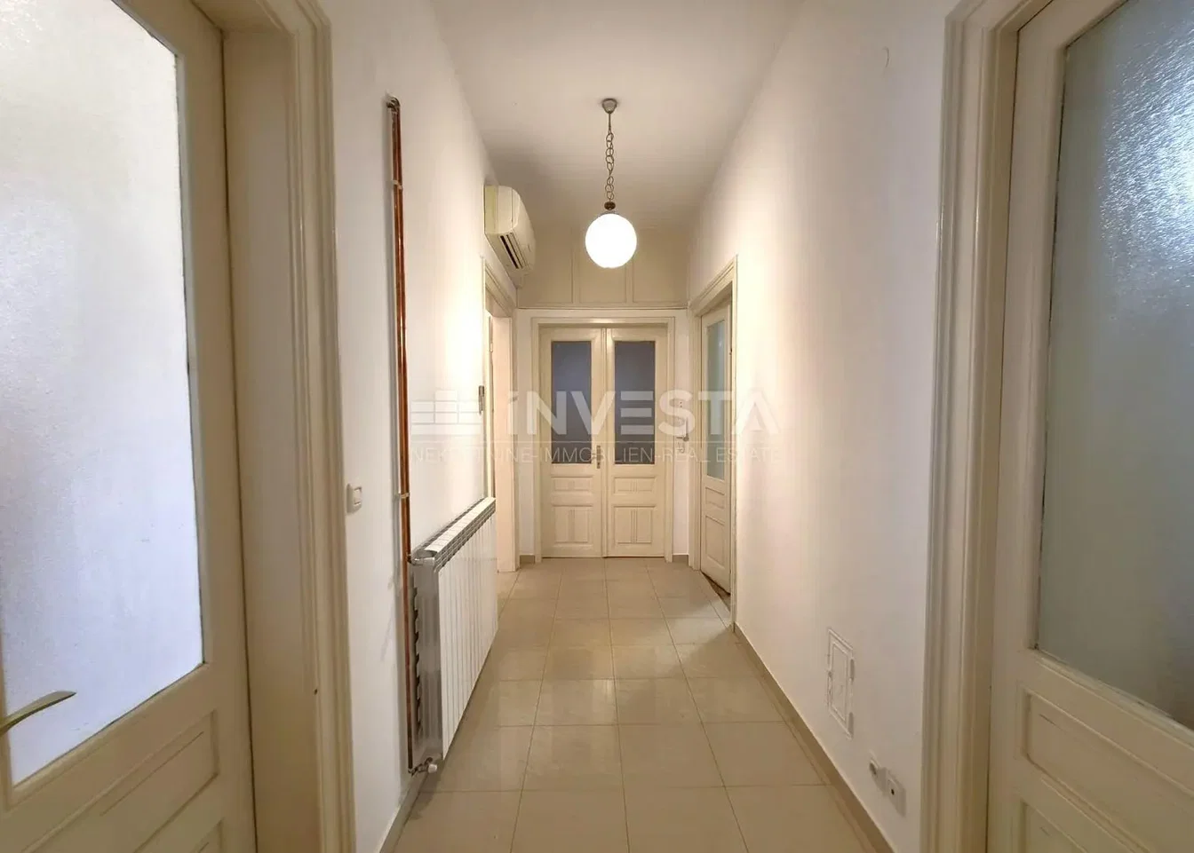 Ostatní; dlažba, přirozené světlo