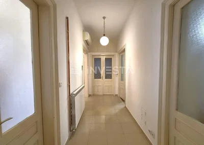 Ostatní; dlažba, přirozené světlo