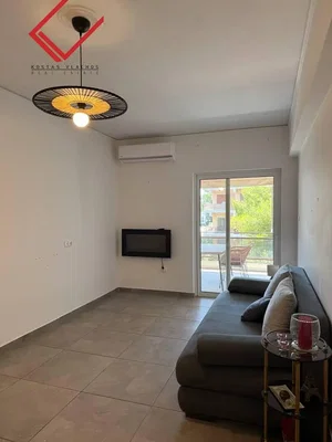 Salon; carrelage, lumière naturelle, vue