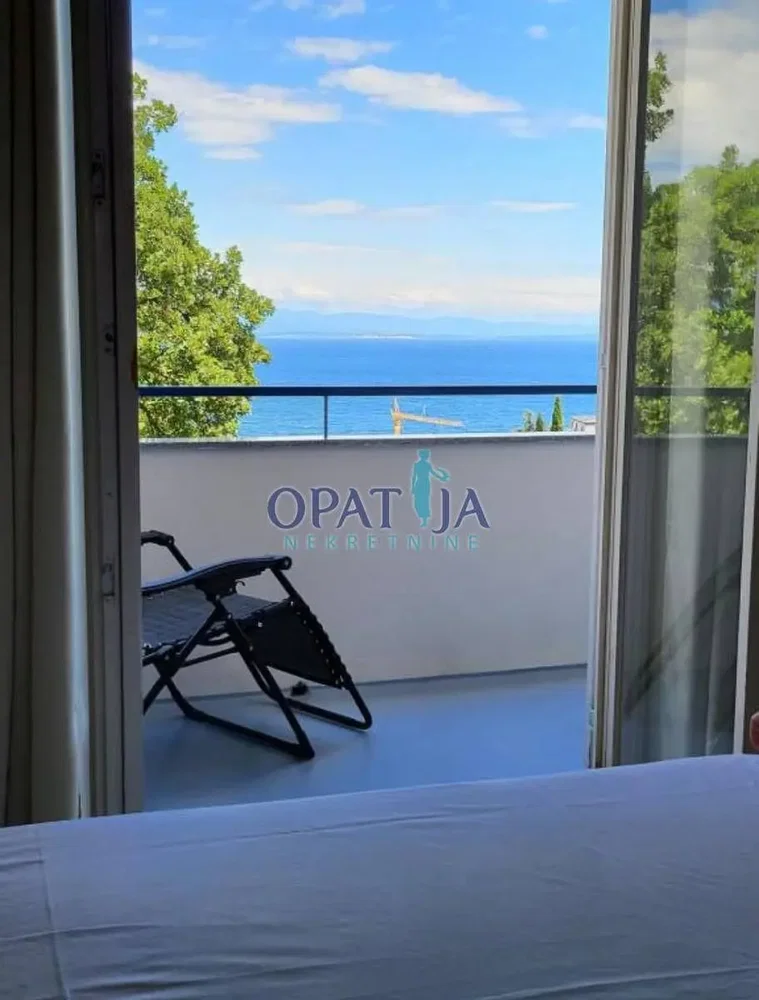 Balkon; výhled, přirozené světlo