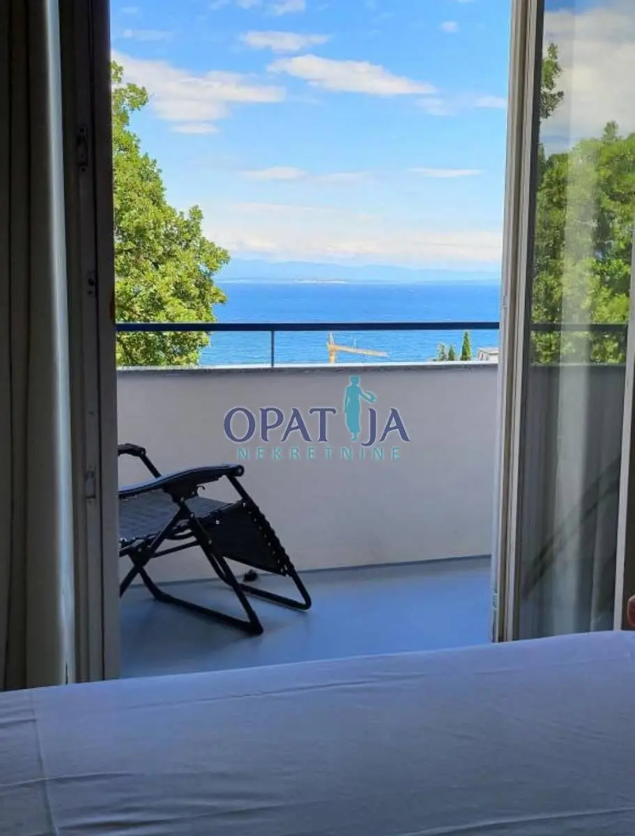 Balkon; výhled, přirozené světlo