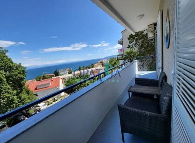 Balkon; výhled, přirozené světlo