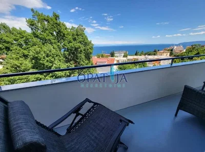 Balkon; výhled, přirozené světlo