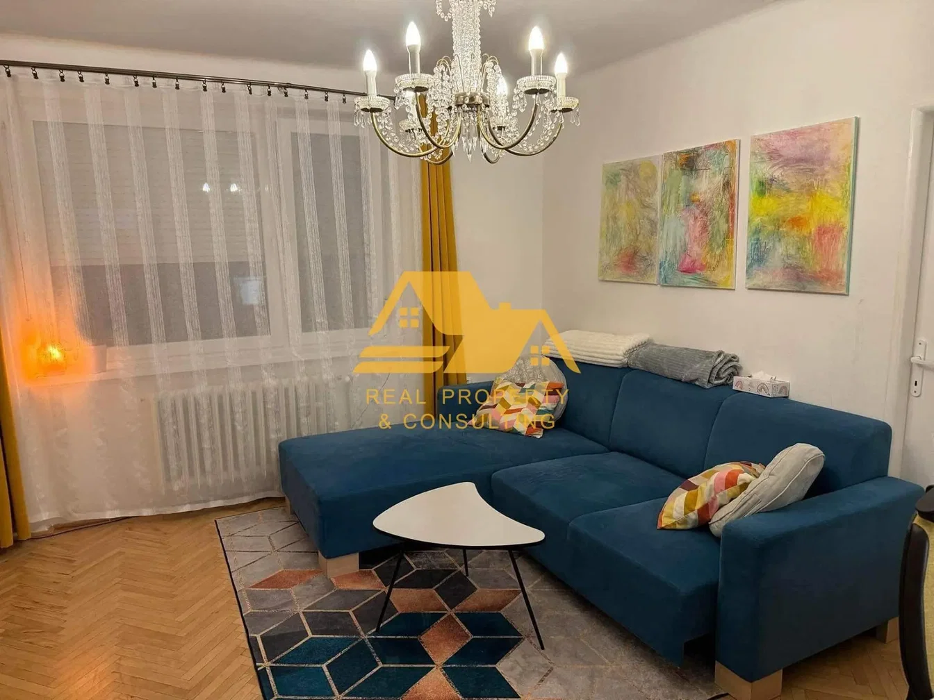 Wohnzimmer; holzboden, tageslicht, moderner stil