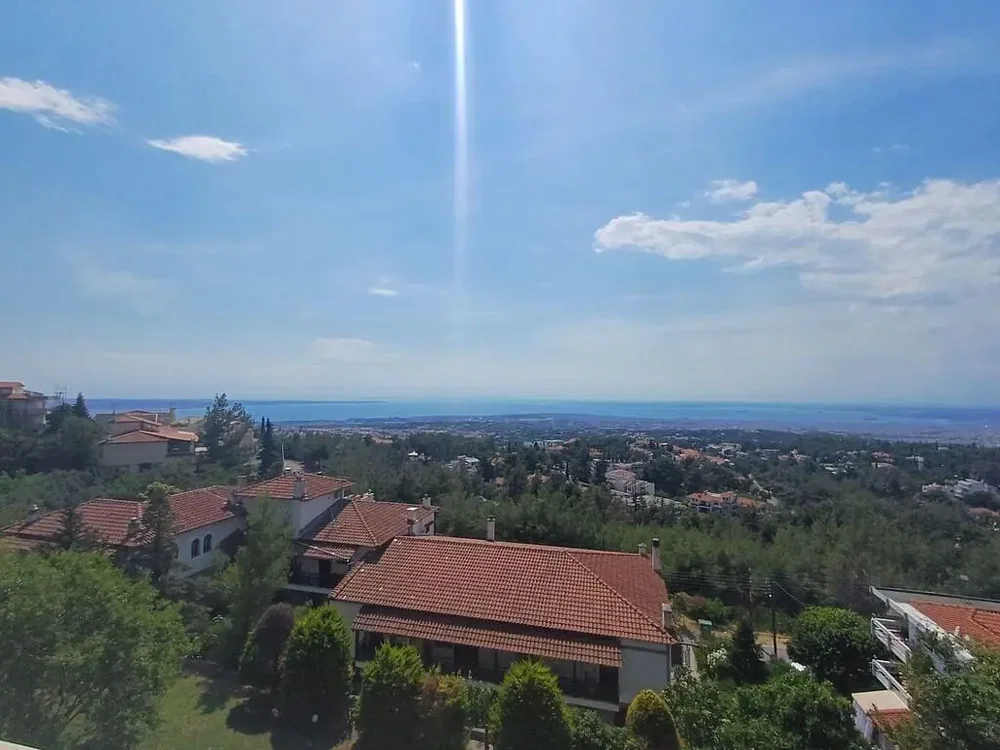 Maison et environs; vue, lumière naturelle