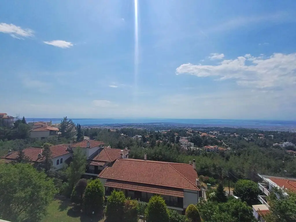 Maison et environs; vue, lumière naturelle
