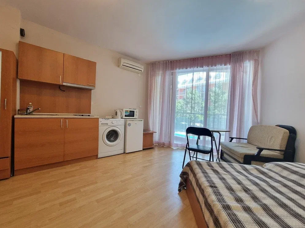 Cuisine; électroménager, lumière naturelle, parquet