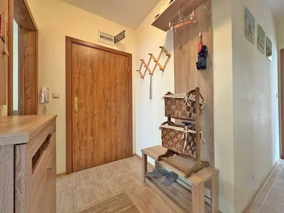 Vestiaire; parquet, lumière naturelle