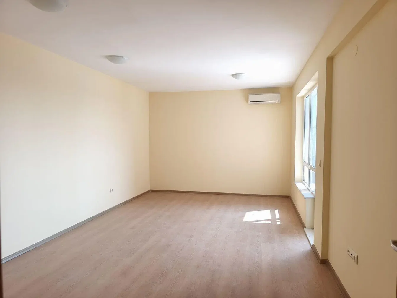 Autre; lumière naturelle, nécessite rénovation