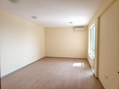 Autre; lumière naturelle, nécessite rénovation