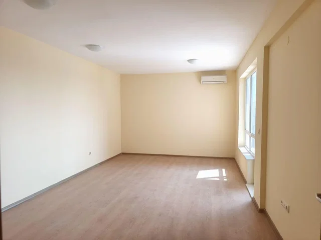 Autre; lumière naturelle, nécessite rénovation