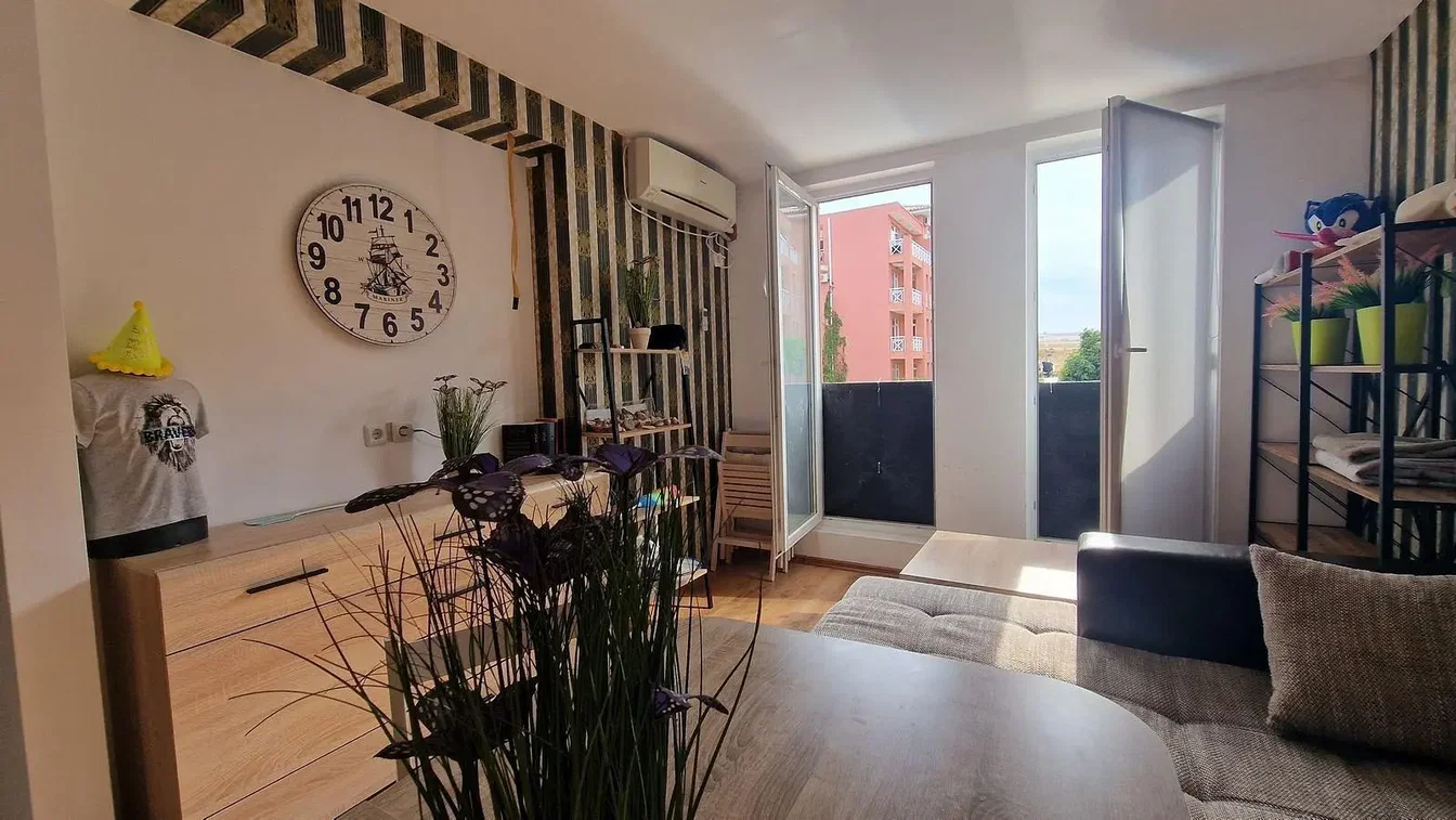 Salon; lumière naturelle, parquet