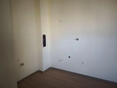 Autre; nécessite rénovation, lumière naturelle