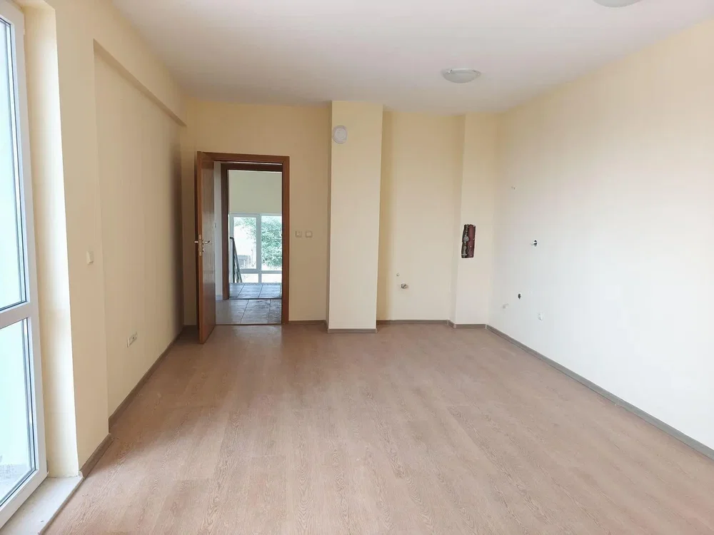 Salon; lumière naturelle, parquet