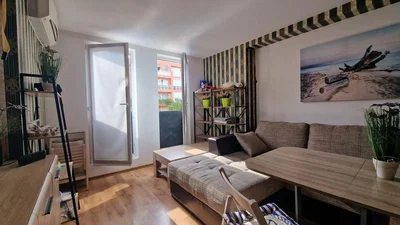 Salon; lumière naturelle, parquet, style moderne