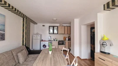 Salon; électroménager, parquet, lumière naturelle