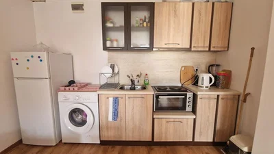 Cuisine; électroménager, parquet, lumière naturelle