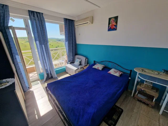 Chambre; lumière naturelle, vue, carrelage
