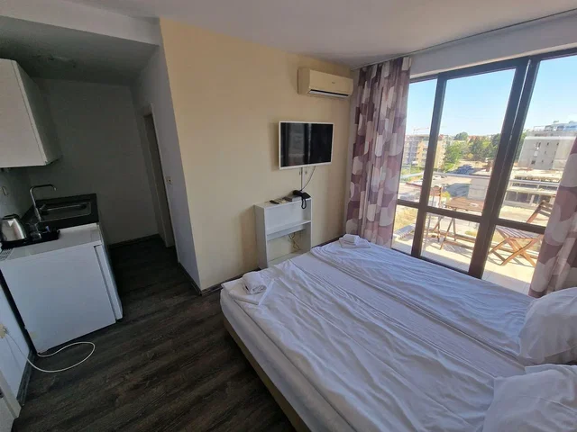 Chambre; vue, lumière naturelle, parquet