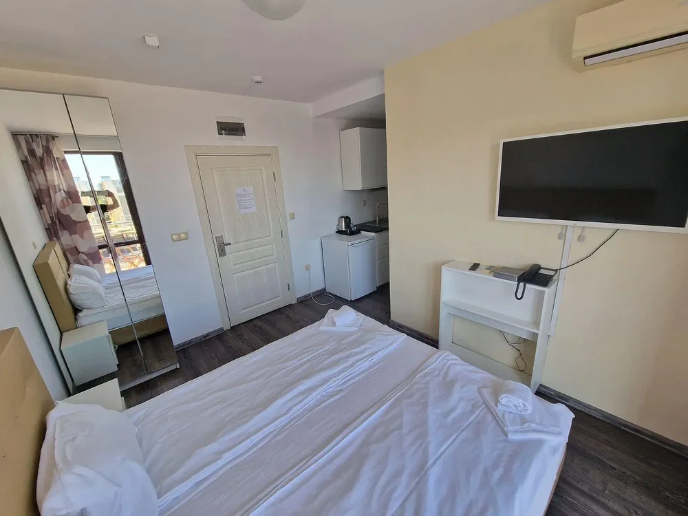Chambre; électroménager, lumière naturelle, style moderne