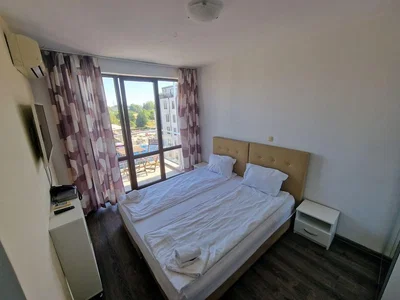 Chambre; lumière naturelle, parquet, vue