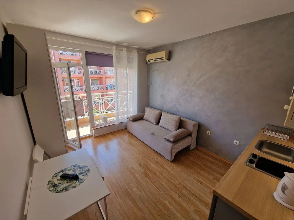 Salon; lumière naturelle, parquet